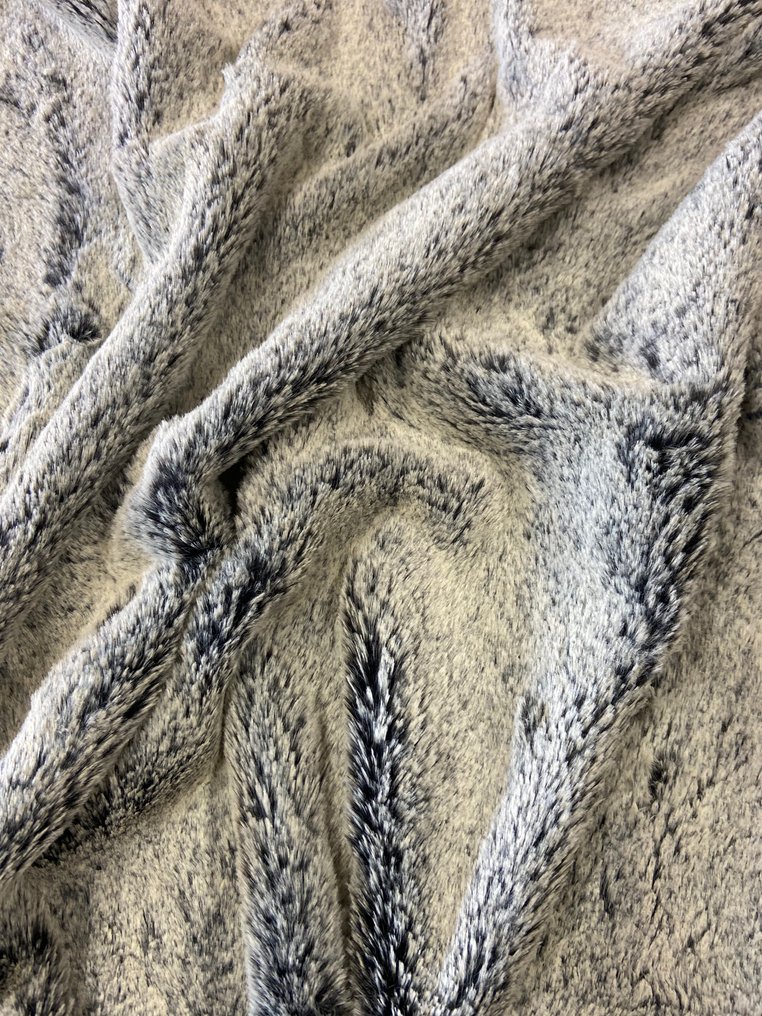 Une coupe spectaculaire de pelliccia ultra douce fabriquée en Italie. - Tissu d’ameublement - 500 cm - 145 cm #1.0