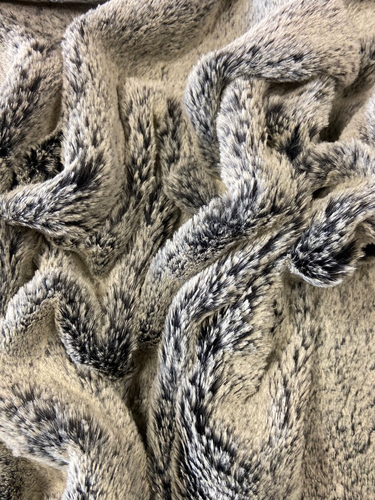 Une coupe spectaculaire de pelliccia ultra douce fabriquée en Italie. - Tissu d’ameublement - 500 cm - 145 cm #2.1