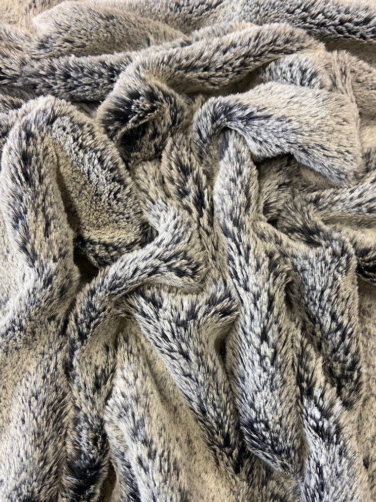 Une coupe spectaculaire de pelliccia ultra douce fabriquée en Italie. - Tissu d’ameublement - 500 cm - 145 cm #1.0
