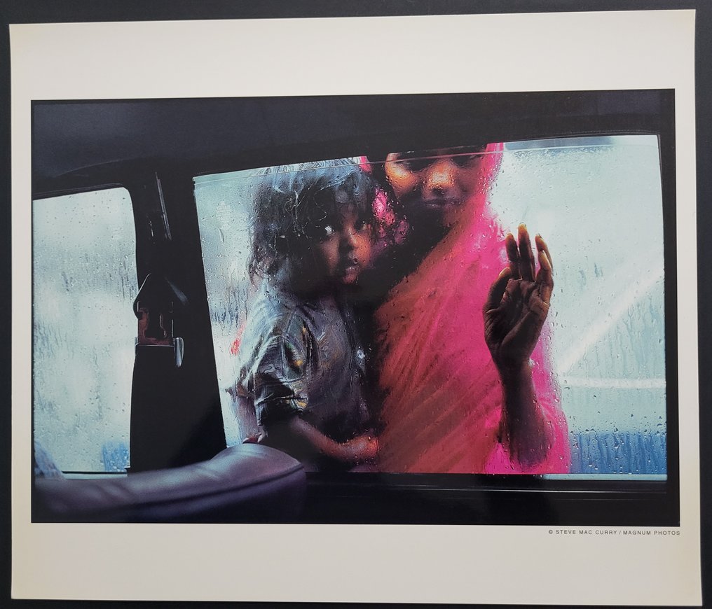 Steve McCurry (1950–) - Mère et enfant à bord d'une voiture, Bombay, Inde, 1996 #4.3