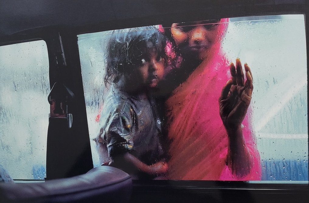 Steve McCurry (1950–) - Mère et enfant à bord d'une voiture, Bombay, Inde, 1996 #1.0