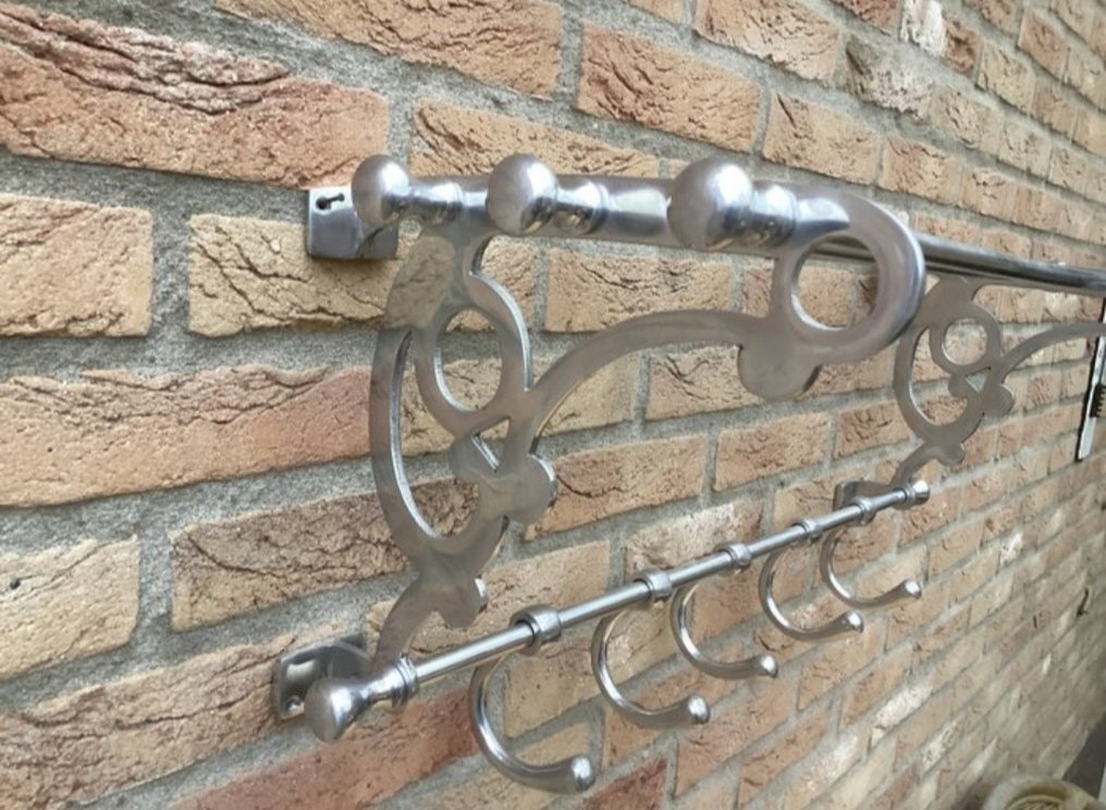 Κρεμάστρα παλτό - Βίντατζ αλουμινίου τρένου κρεμάστρα: Νοσταλγική γοητεία και λειτουργικότητα - Αλουμίνιο #4.3