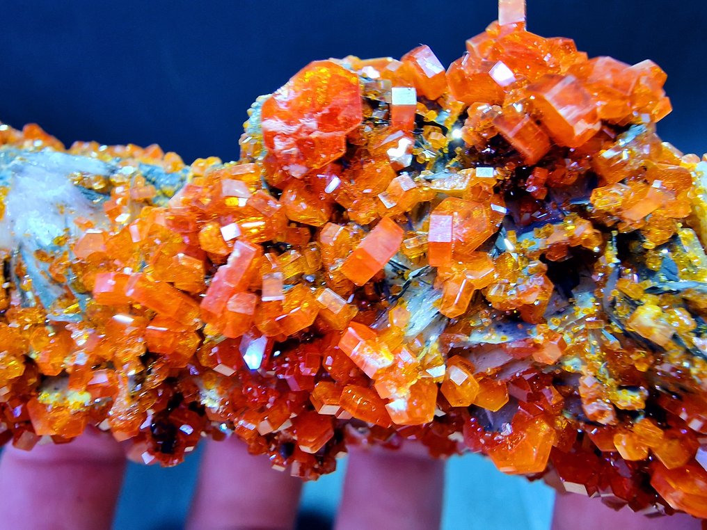 Vanadinit kristallkluster - Höjd: 100 mm - Bredd: 60 mm- 343 g - (1) #2.1