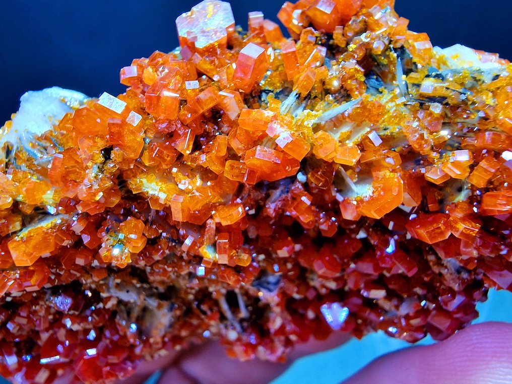 Vanadinit kristallkluster - Höjd: 100 mm - Bredd: 60 mm- 343 g - (1) #1.0