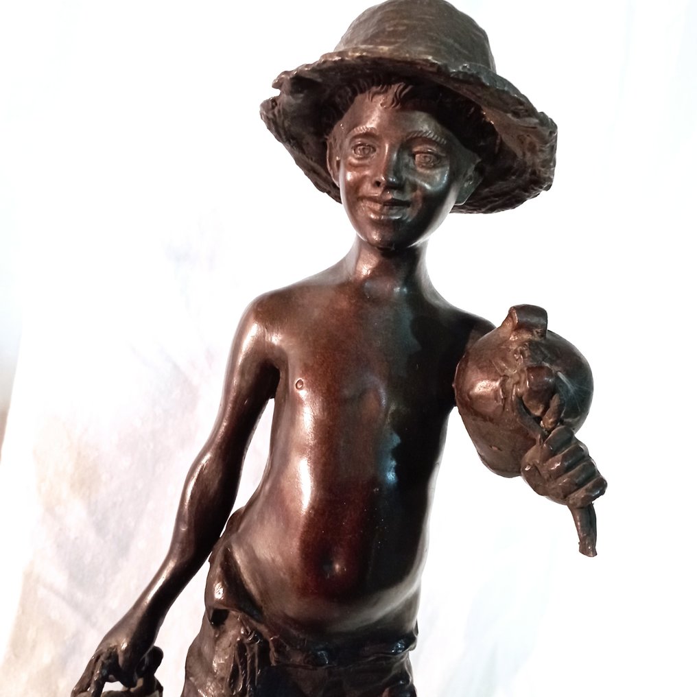 Dal modello di Giovanni De Martino (1870-1935) - 雕刻, Scugnizzo napoletano - 42 cm - 青铜,大理石 #1.0