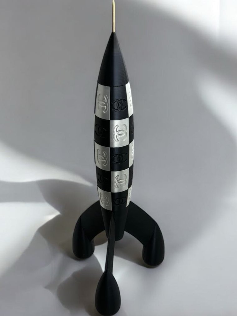 Art Stray-Nos - " Fusée de Luxe Chanel : Le prestige hors de l'atmosphère " #1.0