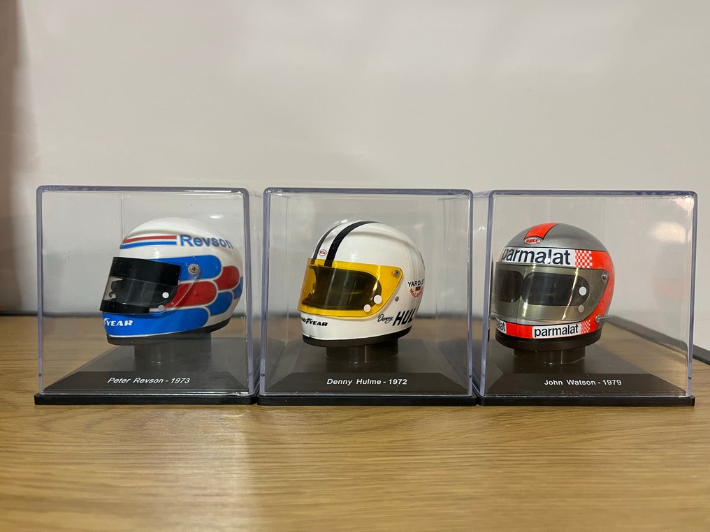 Spark 1:5 - 模型賽車 (3) - Denny Hulme 1972 - Peter Revson 1973 - John Watson 1979 - 70年代的麦克拉伦车手头盔套装 #1.0