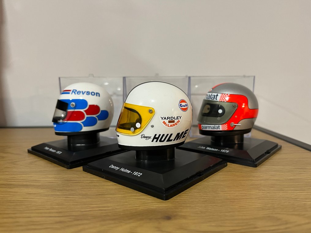 Spark 1:5 - 模型賽車 (3) - Denny Hulme 1972 - Peter Revson 1973 - John Watson 1979 - 70年代的麦克拉伦车手头盔套装 #1.0