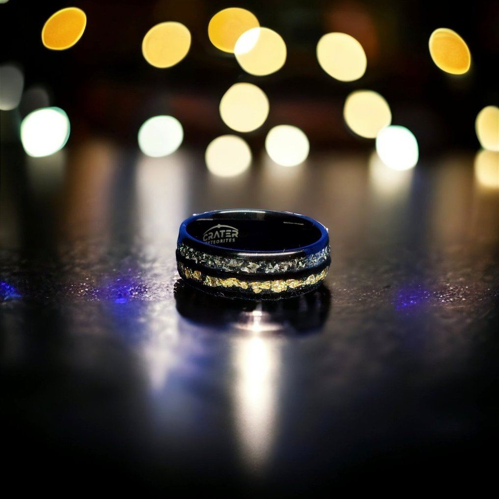 钨戒指。镶有黄金和陨石。 宇宙的能量掌握在你的手中。- 7 g #1.0