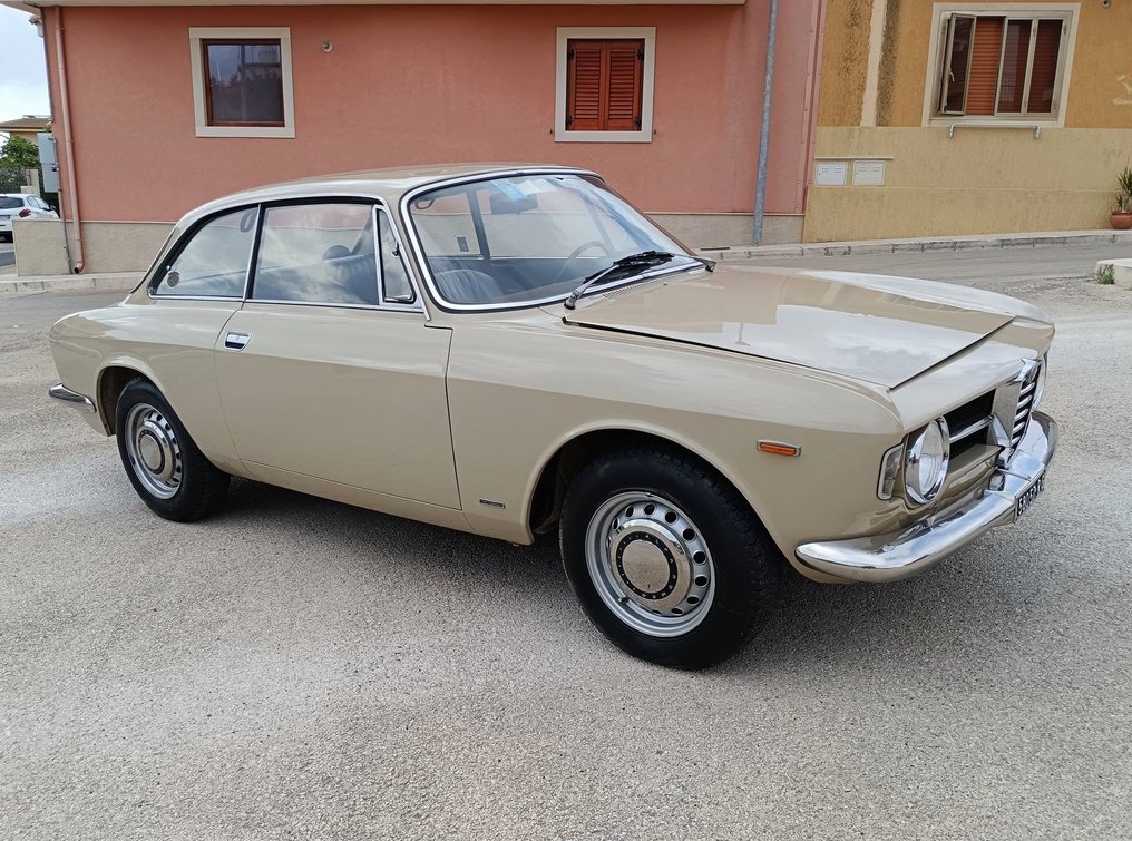 Alfa Romeo - Giulia GT Scalino - 1970 #1.0