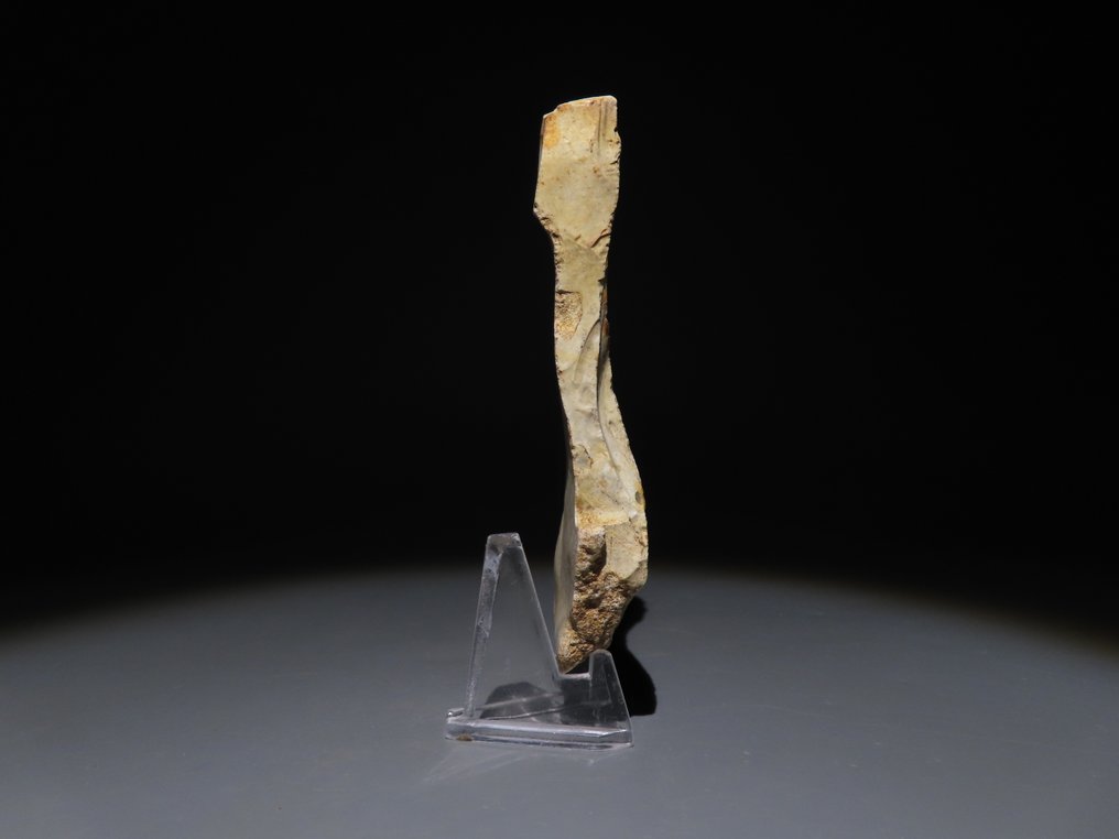 Europe Flint Hand axe - knife. 10,5 cm H. Neolithic, 6000 - 4000 BC  (No Reserve Price) #3.2