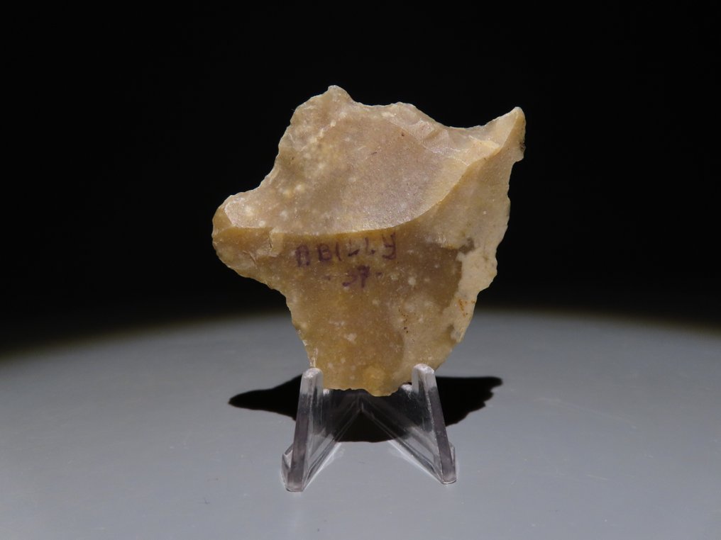 Europe Flint Hand axe - knife. 5,4 cm H. Neolithic, 6000 - 4000 BC  (No Reserve Price) #1.0