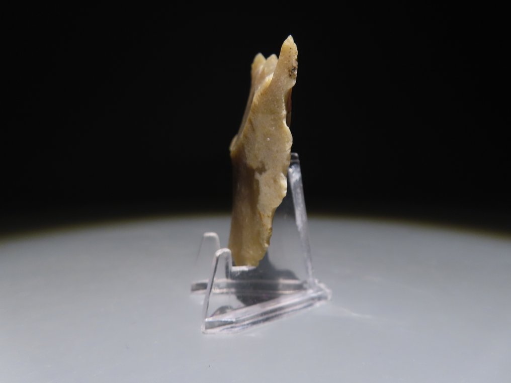 Europe Flint Hand axe - knife. 5,4 cm H. Neolithic, 6000 - 4000 BC  (No Reserve Price) #1.0