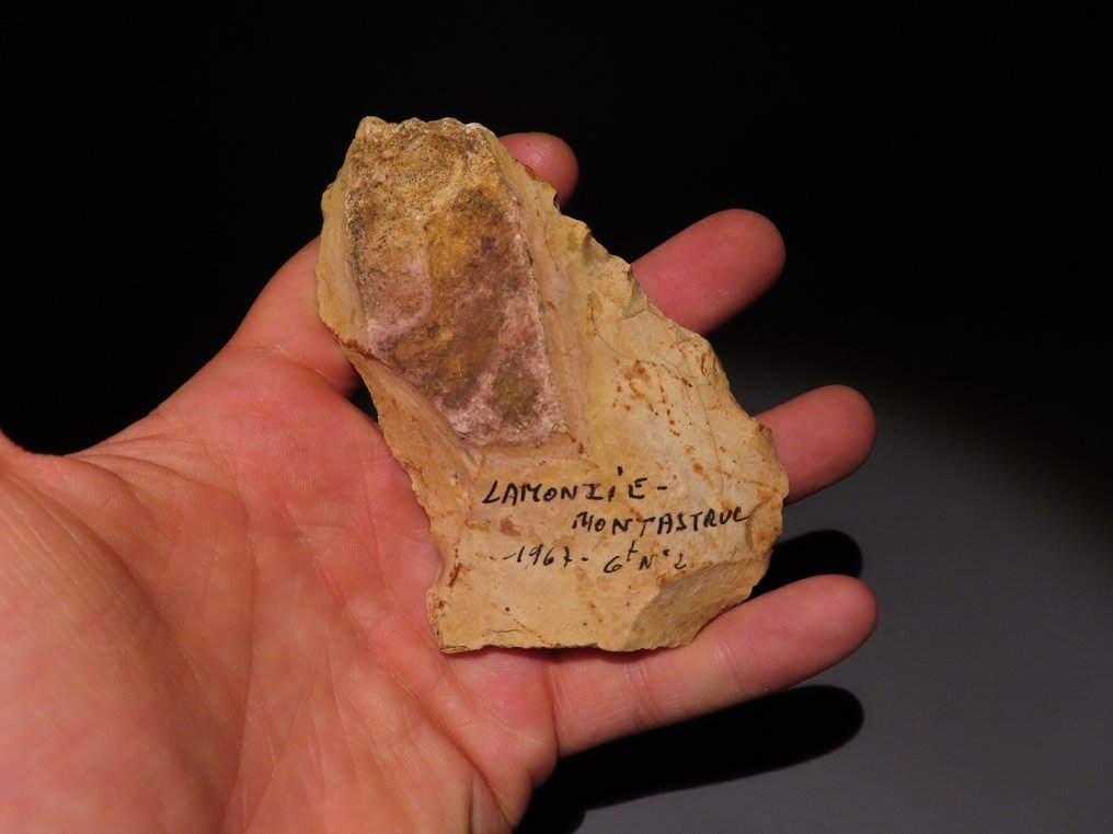 Europa Vuursteen Handbijl - mes. 11,3 cm H. Neolithicum, 6000 - 4000 v.Chr. (Zonder Minimumprijs) #4.3