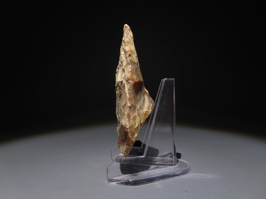 Europe Flint Hand axe - knife. 10,5 cm H. Neolithic, 6000 - 4000 BC  (No reserve price) #1.0