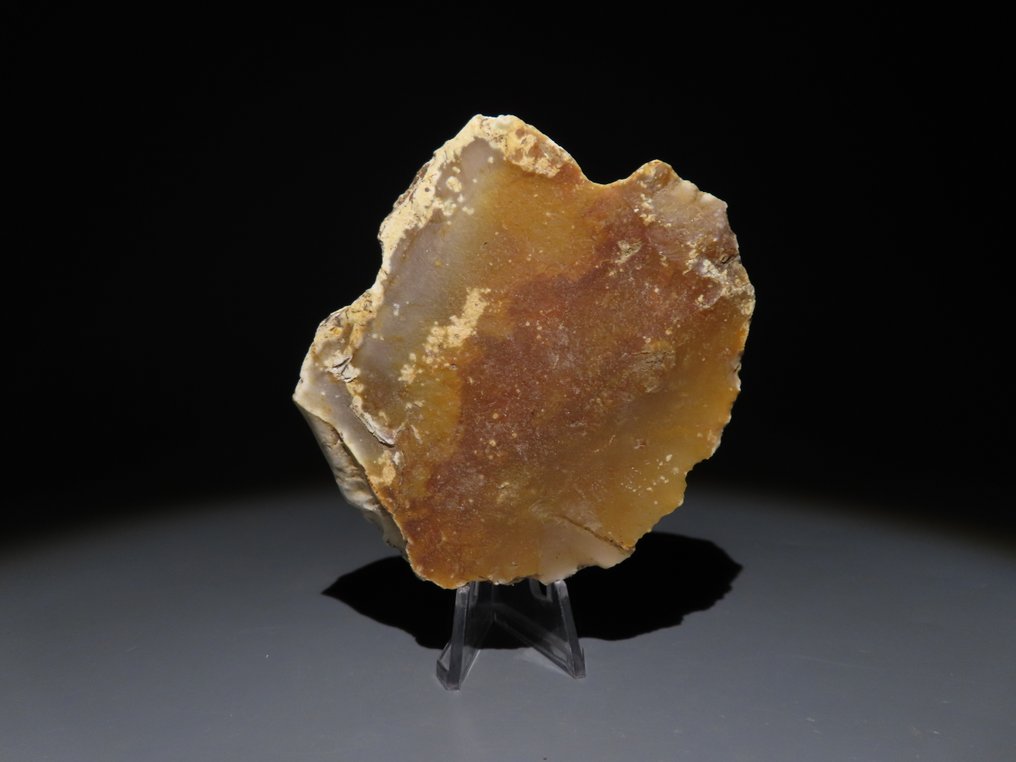 Europe Flint Hand axe - knife. 8,5 cm H. Neolithic, 6000 - 4000 BC (No Reserve Price) #3.2