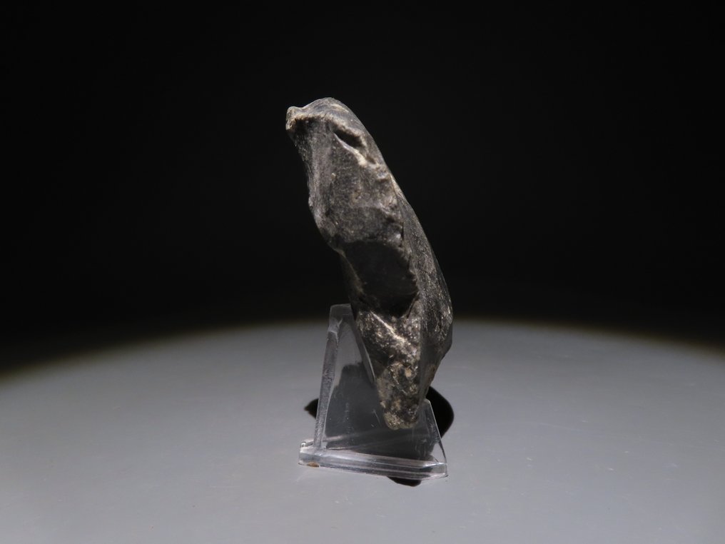 Ευρώπη Πυρόλιθος Τσεκούρι χειρός - μαχαίρι. 7 εκ. Υ. Νεολιθική, 6000 - 4000 π.Χ  (χωρίς τιμή ασφαλείας) #2.1