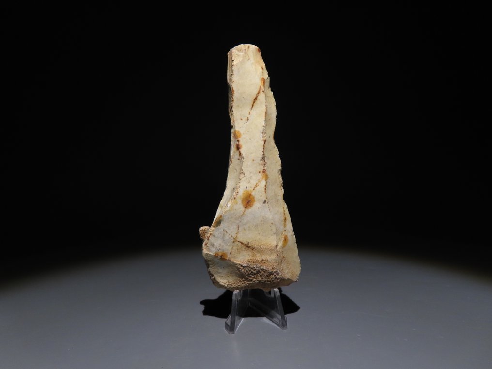 Europe Flint Hand axe - knife. 10,5 cm H. Neolithic, 6000 - 4000 BC  (No Reserve Price) #1.0