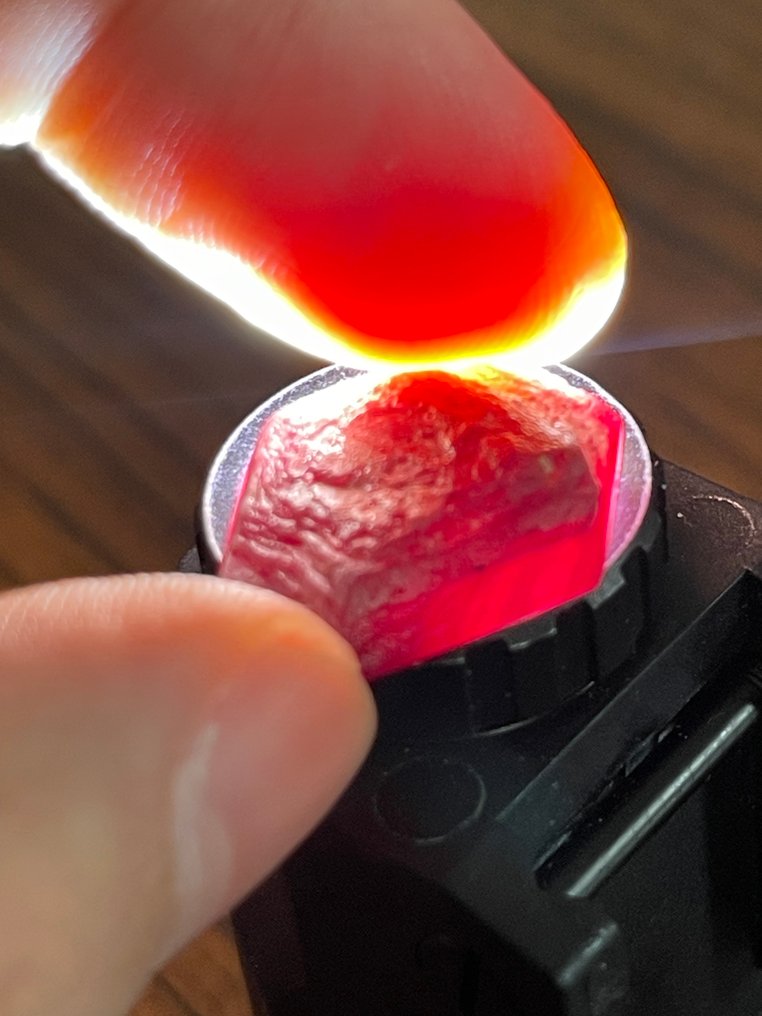 Ruby Rough. Mozambique Ruby. “Gemmy” “Free Shipping” 17,25 Ct. Hexagonal Formation, 100% Special - Height: 20 mm - Width: 15 mm- 3.45 g #1.0