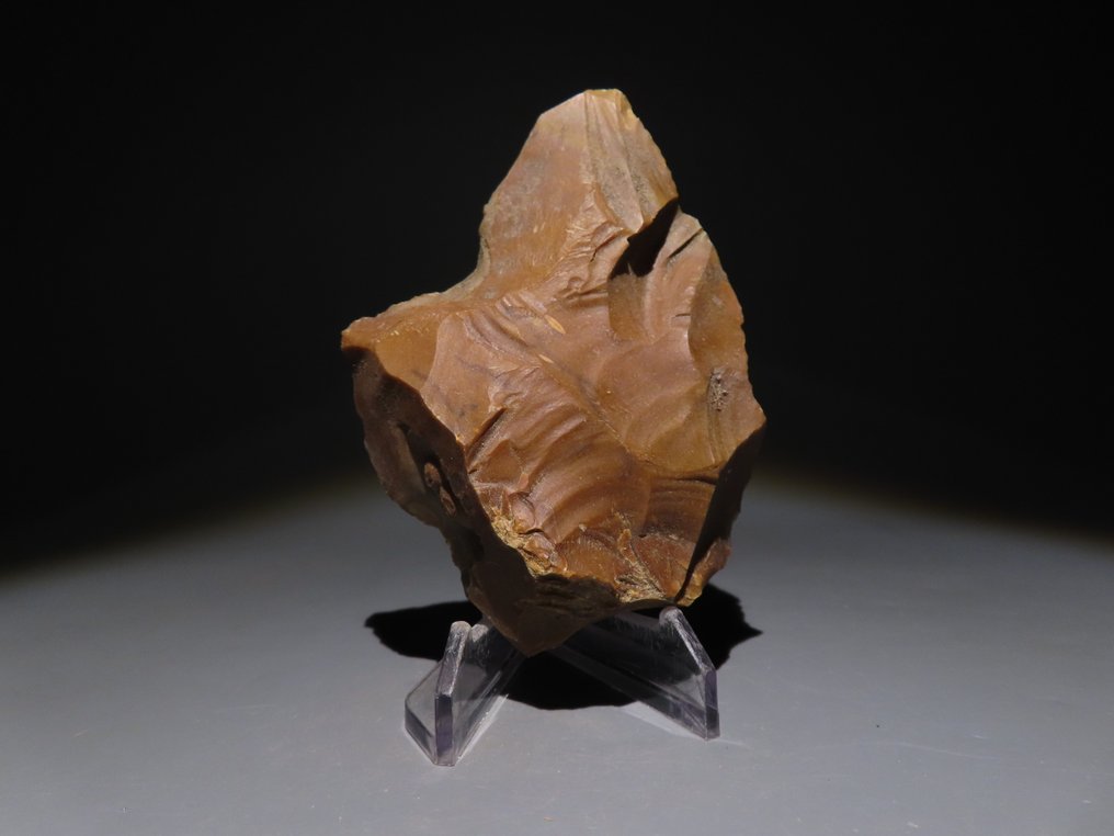 Europe Flint Hand axe - knife. 10,5 cm H. Neolithic, 6000 - 4000 BC  (No Reserve Price) #1.0