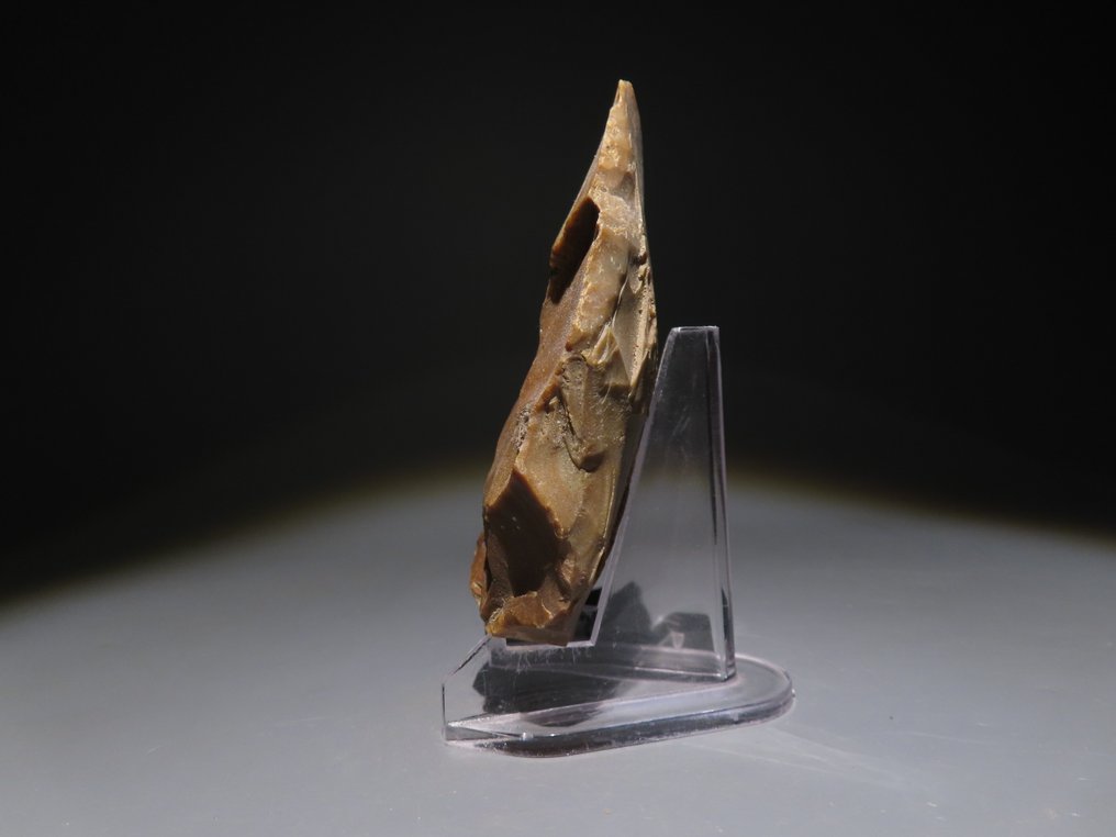 Europe Flint Hand axe - knife. 10,5 cm H. Neolithic, 6000 - 4000 BC  (No Reserve Price) #1.0