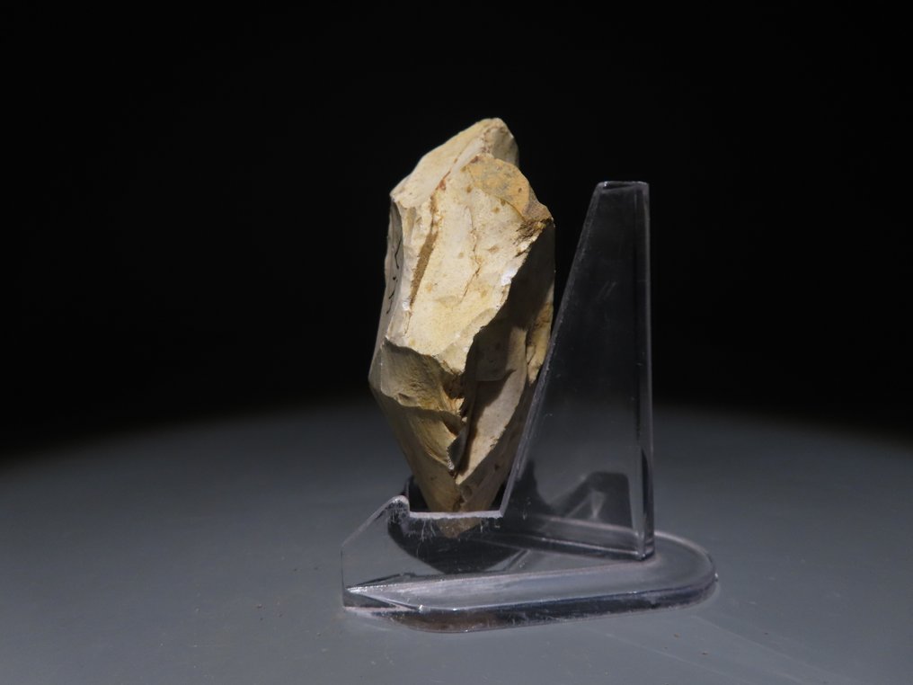 Ευρώπη Πυρόλιθος Τσεκούρι χειρός - μαχαίρι. 7,5 εκ. Υ. Νεολιθική, 6000 - 4000 π.Χ  (χωρίς τιμή ασφαλείας) #1.0