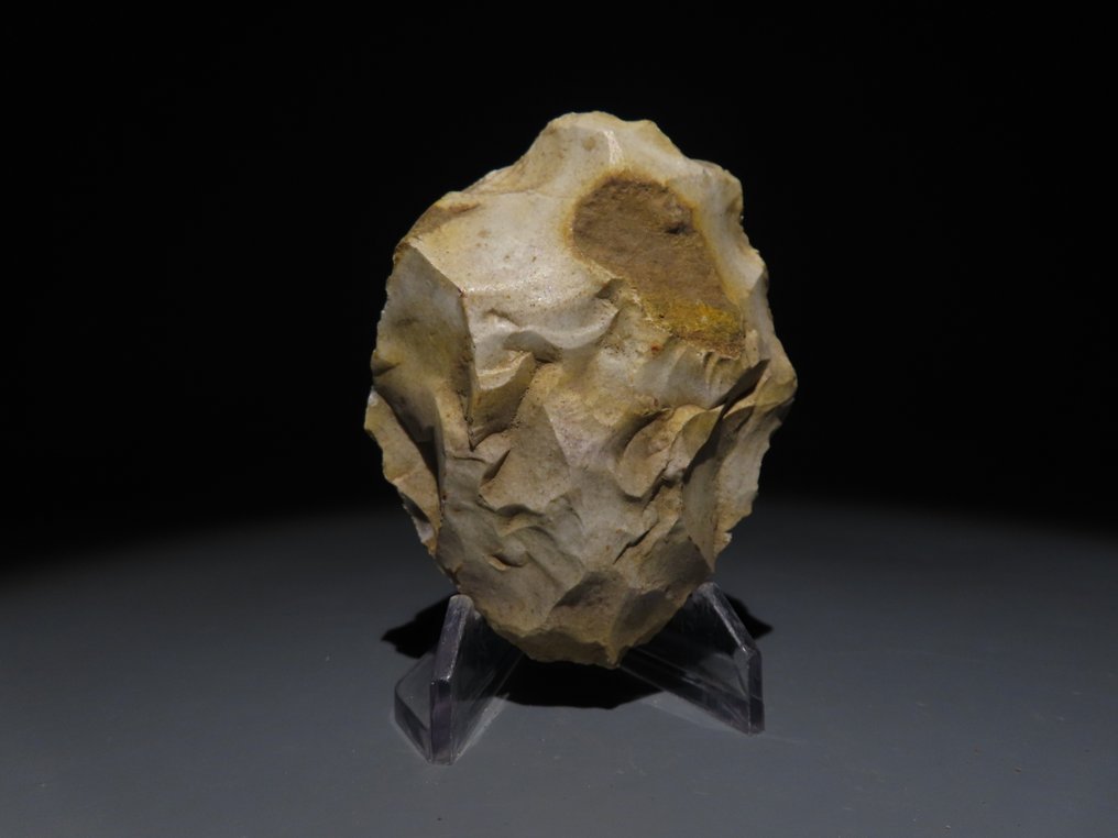 Ευρώπη Πυρόλιθος Τσεκούρι χειρός - μαχαίρι. 7,5 εκ. Υ. Νεολιθική, 6000 - 4000 π.Χ  (χωρίς τιμή ασφαλείας) #3.2