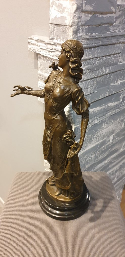 T. LEVY - Sculpture, Lady with birds - 47 cm - Bronze patiné #1.0