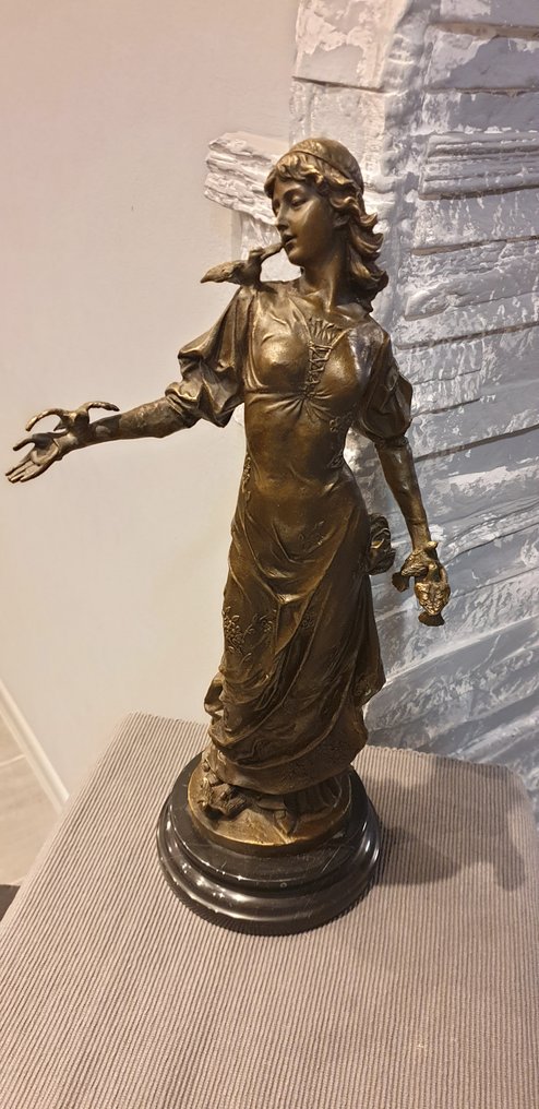 T. LEVY - Sculpture, Lady with birds - 47 cm - Bronze patiné #1.0