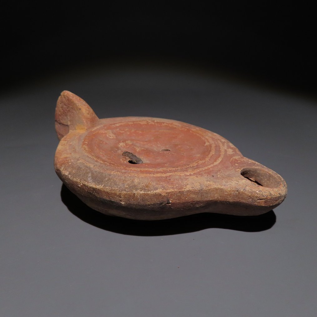 Αρχαία Ρωμαϊκή Terracotta Λυχνία πετρελαίου με Βικτώρια. 1ος - 3ος αιώνας μ.Χ. Μήκος 12,2 εκ. #1.0