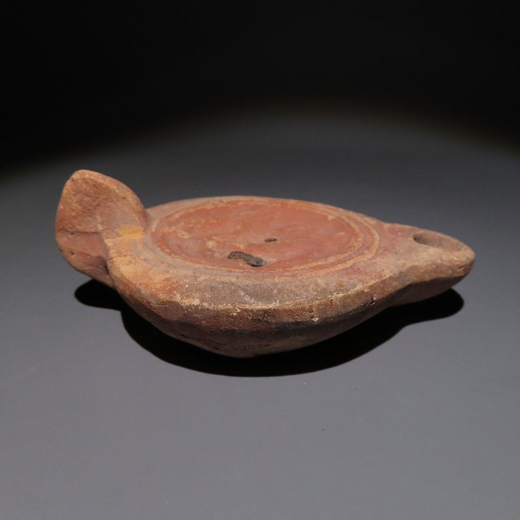 Αρχαία Ρωμαϊκή Terracotta Λυχνία πετρελαίου με Βικτώρια. 1ος - 3ος αιώνας μ.Χ. Μήκος 12,2 εκ. #3.2
