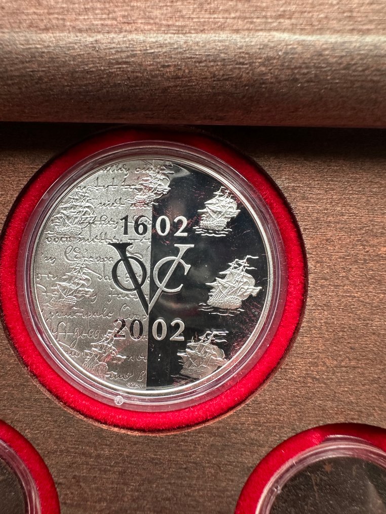 Nederland. Muntset '400 Jaar V.O.C.' gemaakt van scheepshout  (Ingen reservasjonspris) #1.0