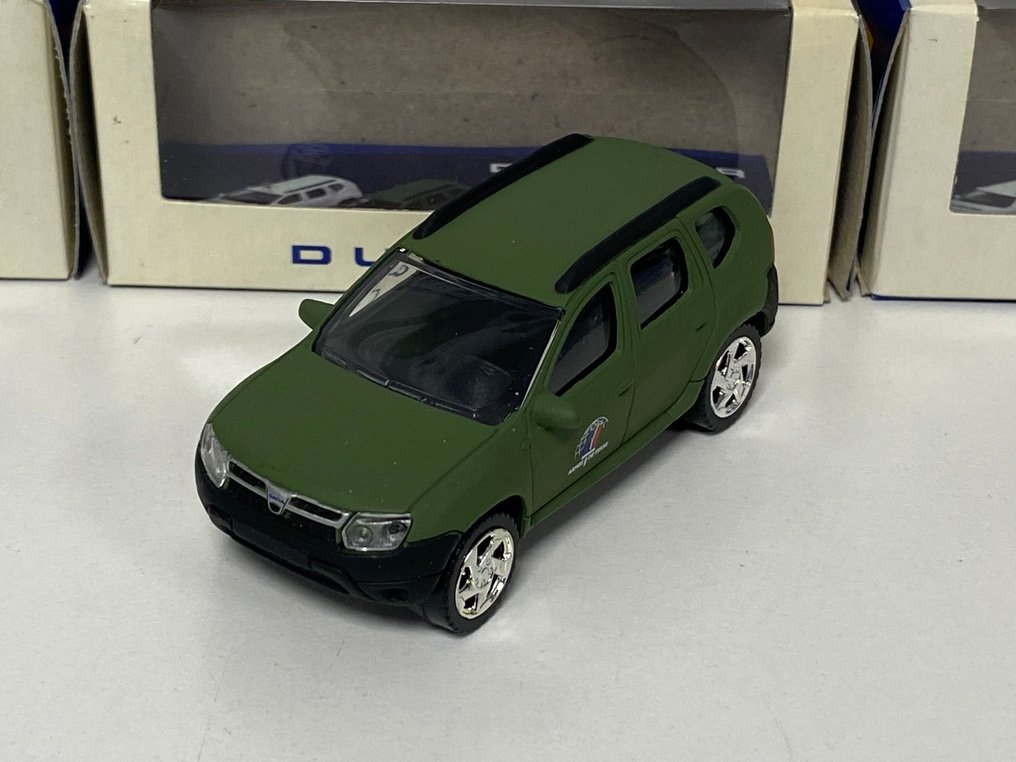 Norev 1:64 - 模型汽车 (3) - Dacia Duster Armée de Terre + Dacia Duster Pompiers 18 + Dacia Duster Médecin - 精美的限量版和已售罄的模型 #1.0