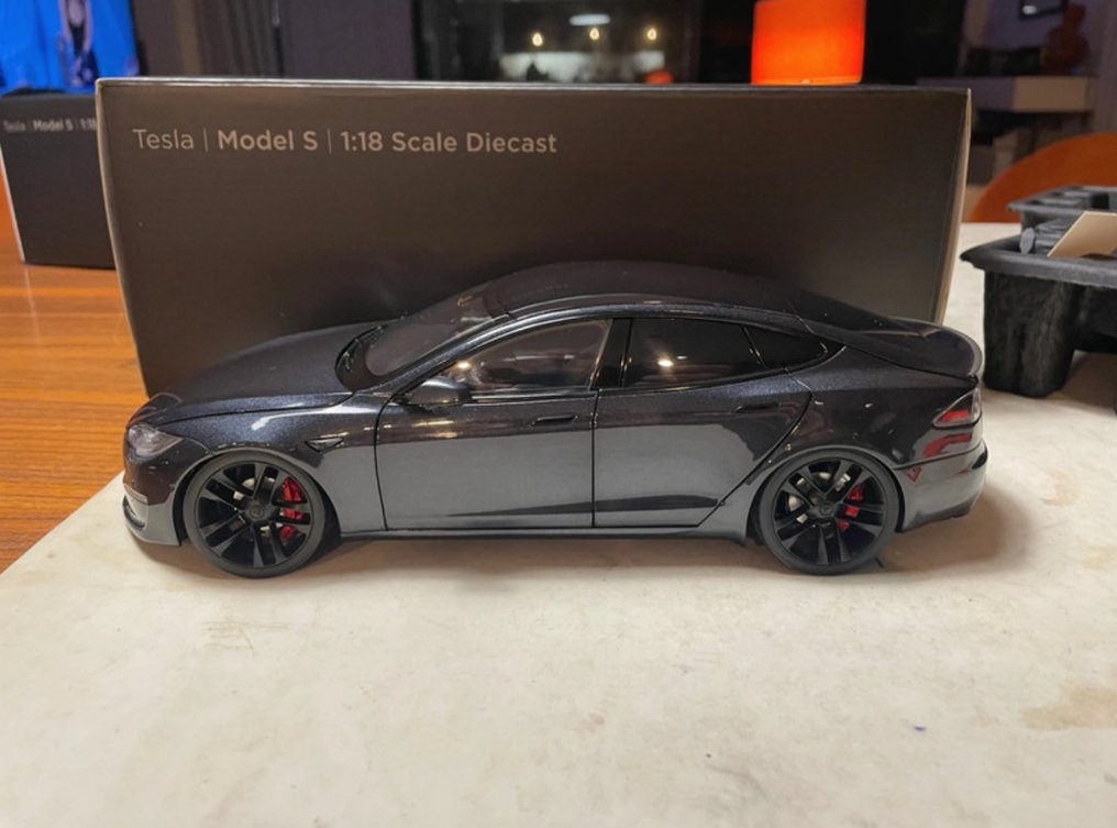 1:18 - Modellino di auto - Original Tesla Model S (Limited) #1.0