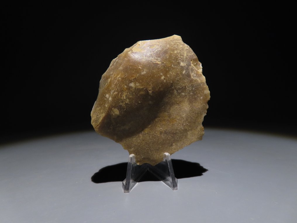 Europe Flint Hand axe - knife. 6,1 cm H. Neolithic, 6000 - 4000 BC  (No reserve price) #2.1