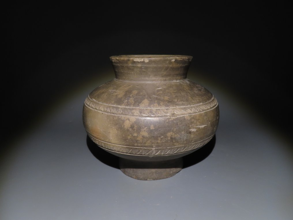 Αρχαία Χμερ Terracotta Αμφορέας. 12ος αιώνας μ.Χ. ύψος 13 εκ. Ισπανική Άδεια Εισαγωγής. #1.0