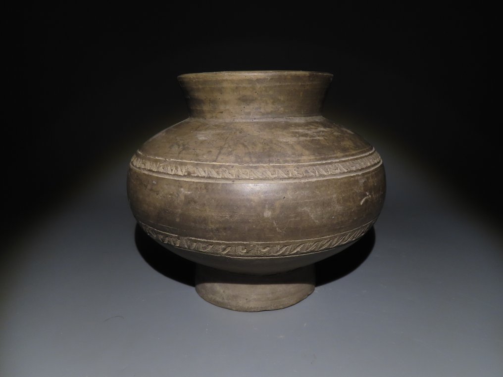 Αρχαία Χμερ Terracotta Αμφορέας. 12ος αιώνας μ.Χ. ύψος 13 εκ. Ισπανική Άδεια Εισαγωγής. #4.3