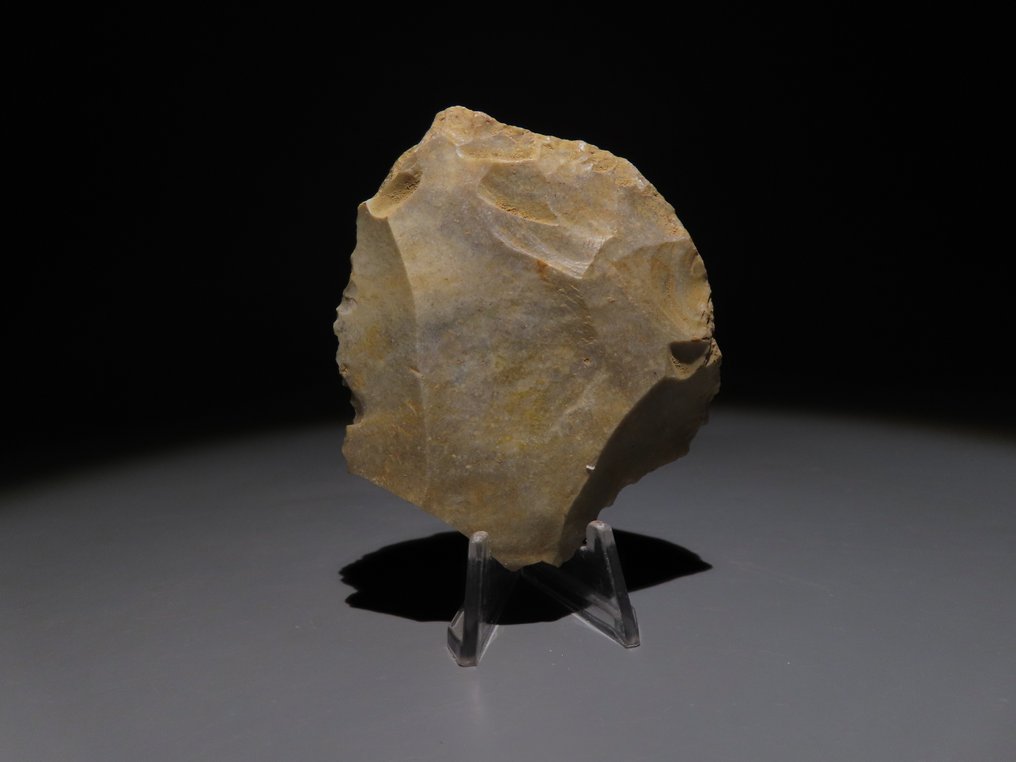 Europe Flint Hand axe - knife. 6,1 cm H. Neolithic, 6000 - 4000 BC  (No reserve price) #1.0