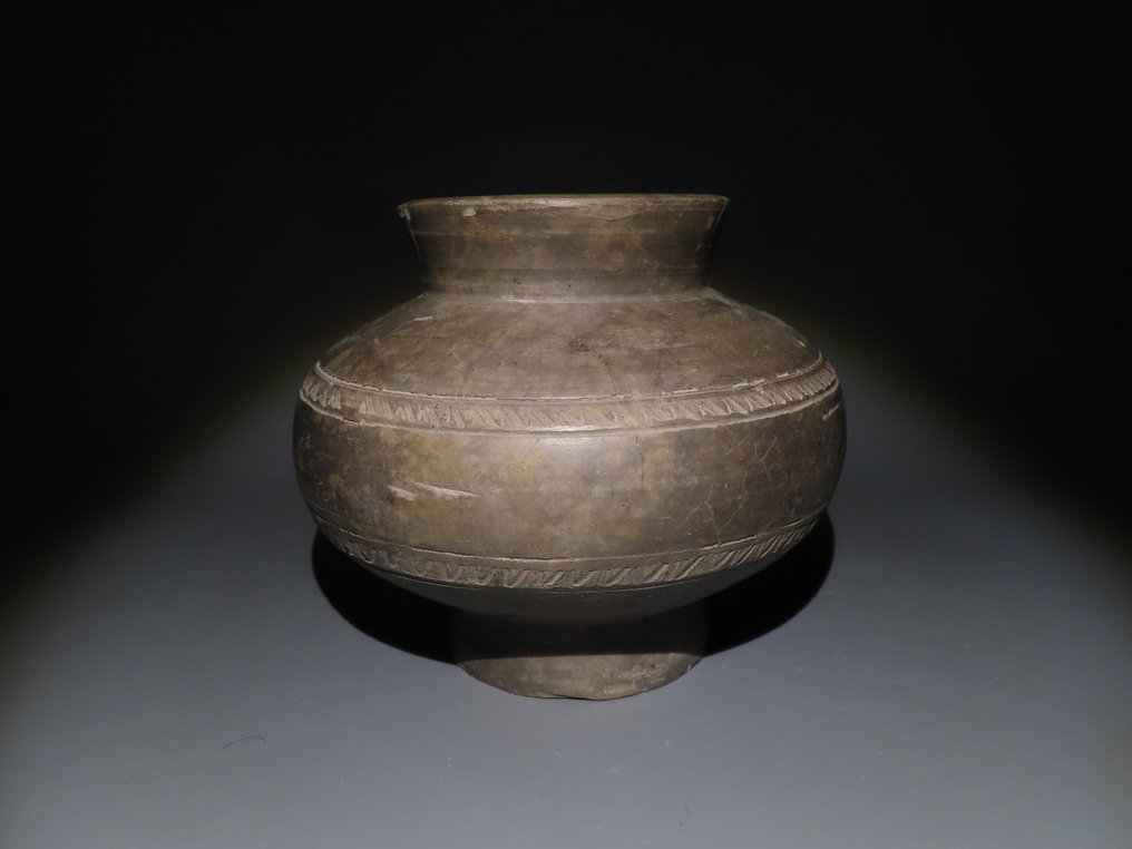 Αρχαία Χμερ Terracotta Αμφορέας. 12ος αιώνας μ.Χ. ύψος 13 εκ. Ισπανική Άδεια Εισαγωγής. #1.0