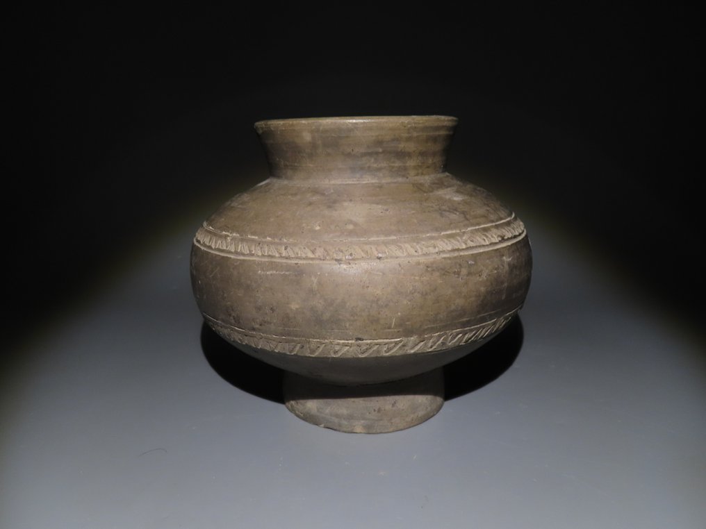 Αρχαία Χμερ Terracotta Αμφορέας. 12ος αιώνας μ.Χ. ύψος 13 εκ. Ισπανική Άδεια Εισαγωγής. #2.1