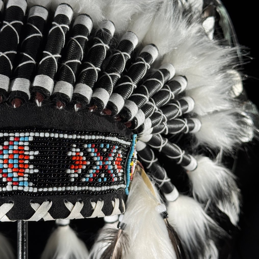 裝飾飾物 - NO RESERVE PRICE - Beautiful Remake Indian Headdress on a Stand - #1 - 印度尼西亞 #4.3