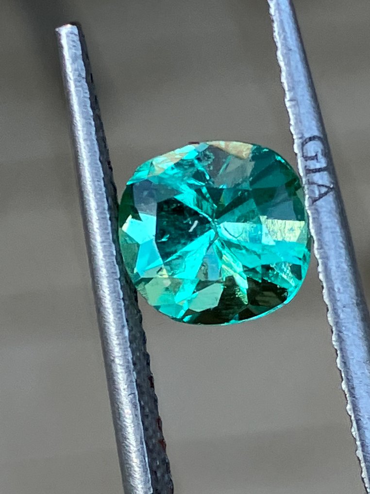 1 pcs Zöld Smaragd - 1.21 ct - Amerikai Gemmológiai Intézet (GIA) #4.3