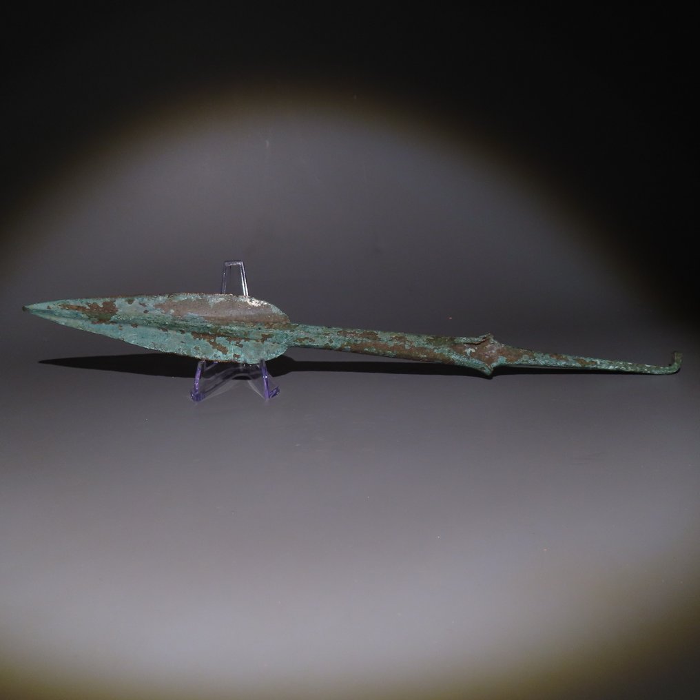 Edad del Bronce Bronce Punta de lanza. 2º milenio a.C. Longitud de 36,4 cm. #1.0