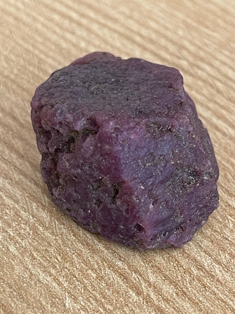 Ruby Rough. Unusual Mozambique Blood Ruby Crystal. 285 Cts. - Height: 38 mm - Width: 35 mm- 57 g #3.2