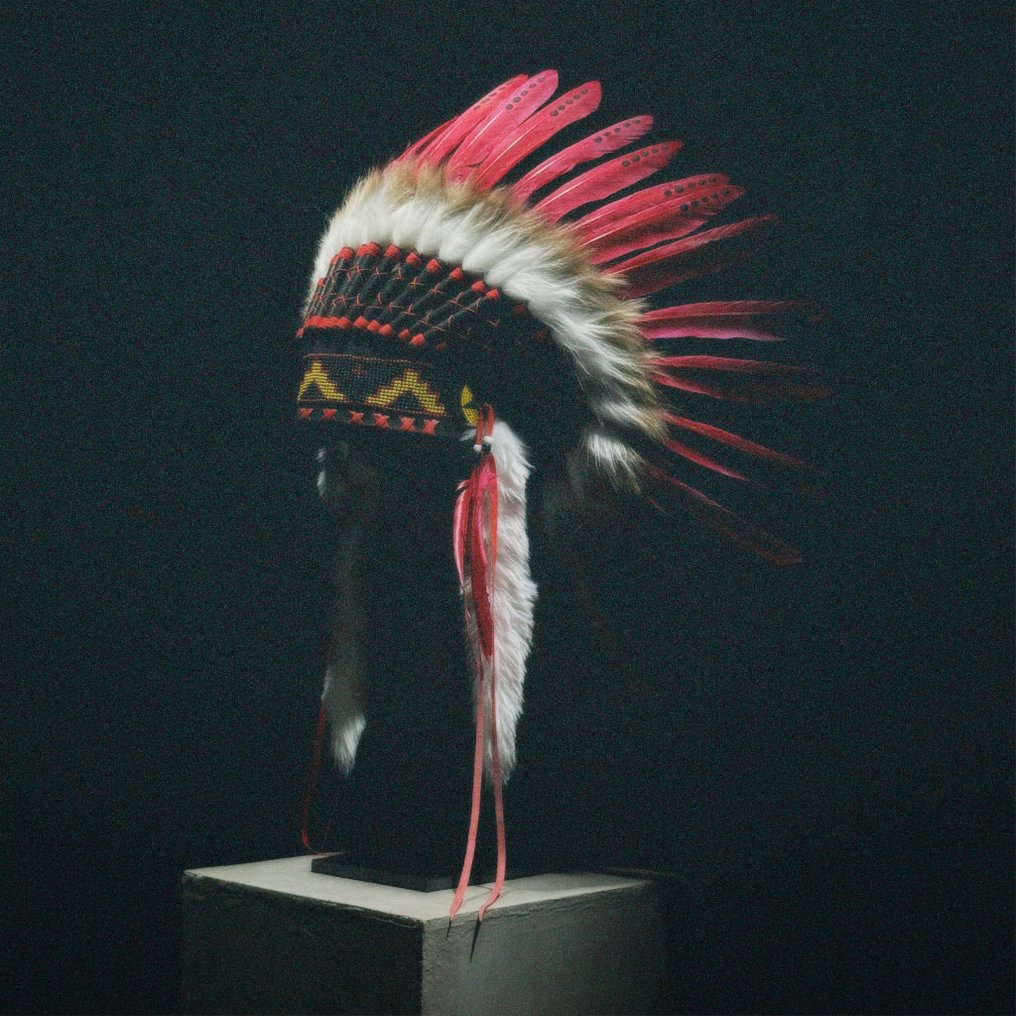 Ozdobny ornament - NO RESERVE PRICE - Impressive Remake Indian headdress on a custom stand - #4 - Indonezja #1.0