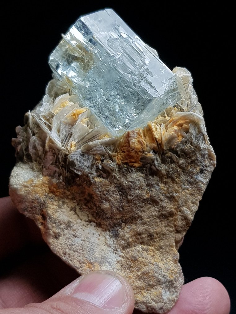 top quality lustrous Aquamarine Crystal resting on top of mother Rock combine with muscovite Specimen - Height: 88 mm - Width: 60 mm- 162 g - (1) #1.0
