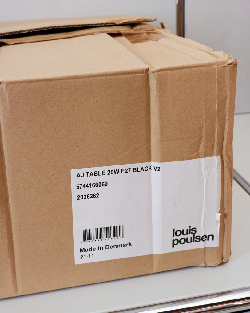 Louis Poulsen - Arne Jacobsen - Lampe de table - AJ Table - Noir - Aluminium #4.3