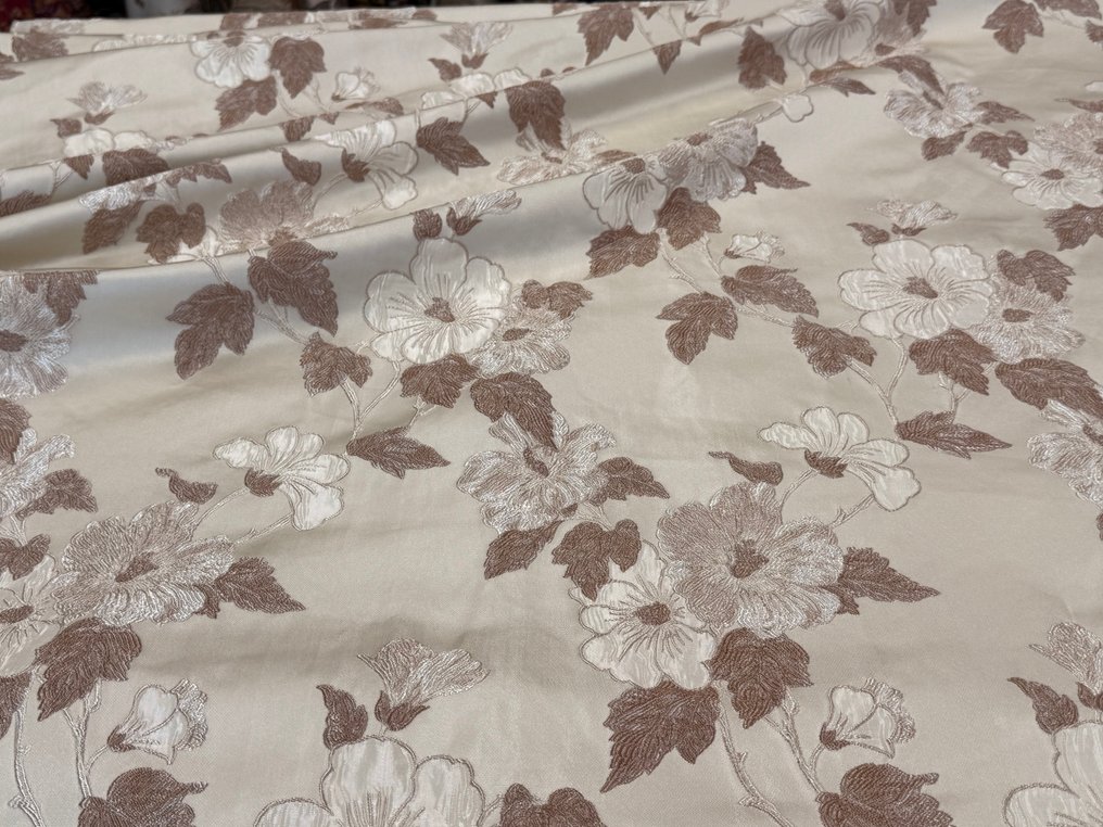Silk Garden: embossed florals for designer interiors - Upholstery fabric - 5 m - 1.4 m #1.0