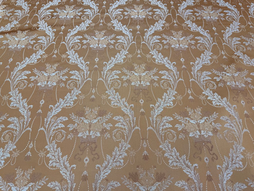 Fiori e Festoni: Lampasso in Seta con Motivi Rocaille e Ceste Fiorite - Tessuto per tappezzeria - 5 m - 1.4 m #3.2