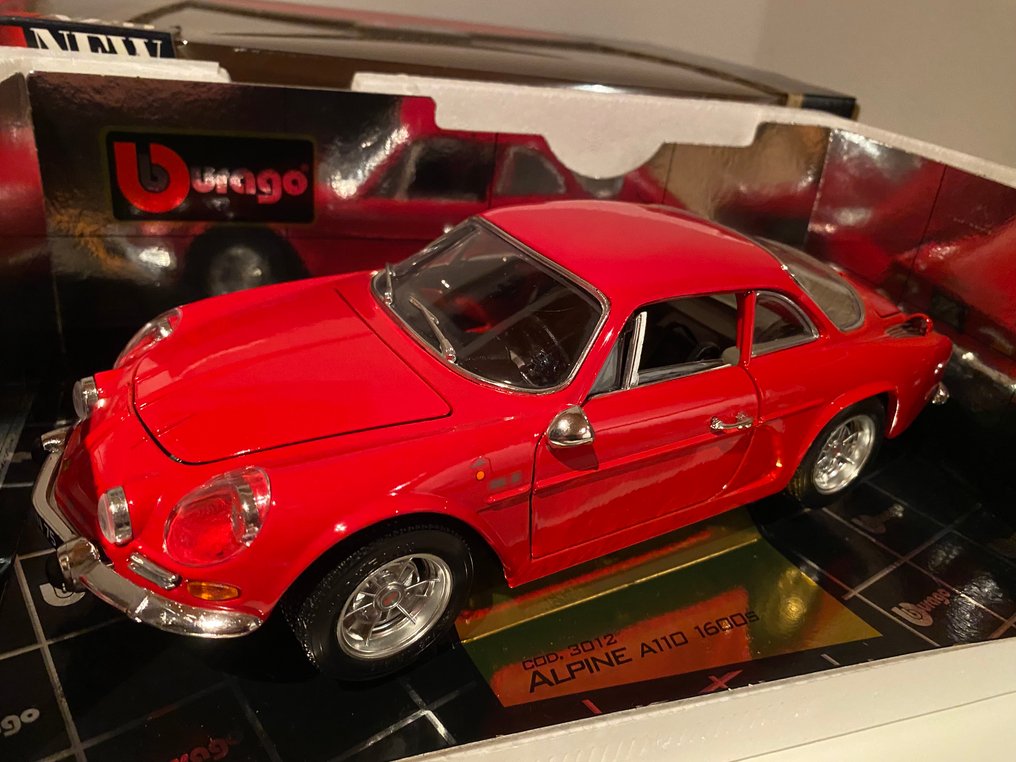 Bburago 1:16 - Model car - Alpine A110 1600 S 1971 - Special Collection #2.1